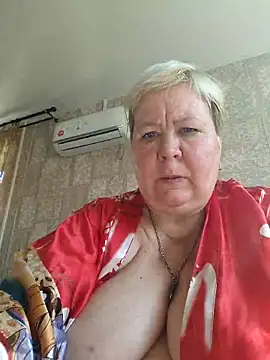 EffectFiona online show from September 14, 2025, 4:57 am