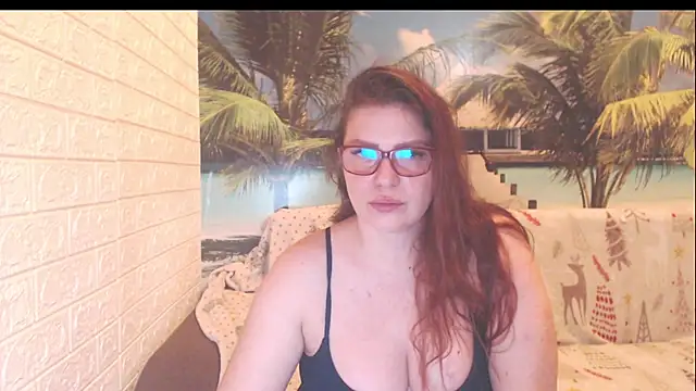 Snapshot of Queen__Natasha chatting on November 5, 2025, 10:24 pm Queen Natasha online show from November 5, 2025, 10:24 pm