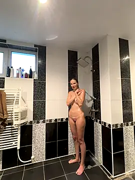 MaviePearl online show from October 3, 2025, 6:26 am