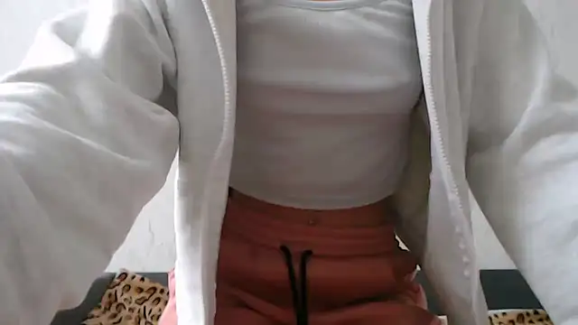 HoneyWiles online show from February 11, 2026, 2:17 pm