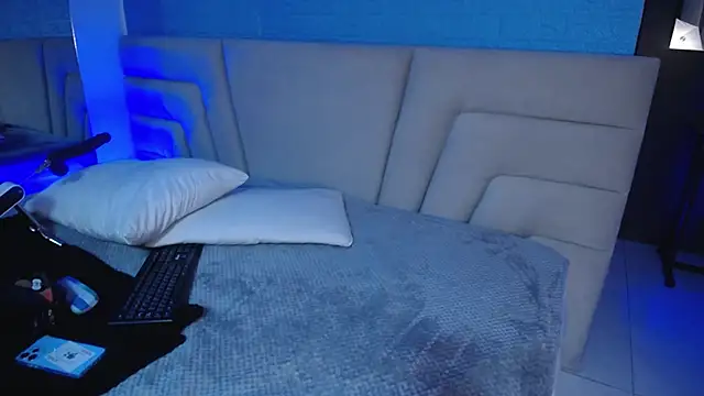 Snapshot of Miss_Loise chatting on October 11, 2025, 4:02 am Miss Loise online show from October 11, 2025, 4:02 am