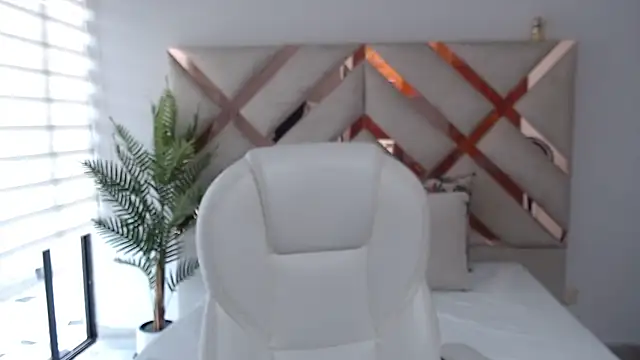 Snapshot of sophia_hadid chatting on March 22, 2025, 3:09 pm sophia hadid online show from March 22, 2025, 3:09 pm