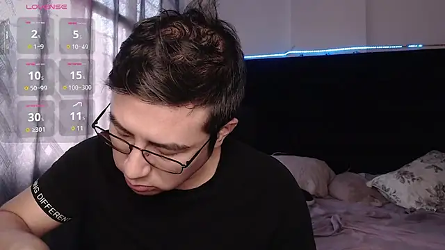 Snapshot of andrewmhilton_ chatting on January 8, 2026, 4:57 pm andrewmhilton online show from January 8, 2026, 4:57 pm