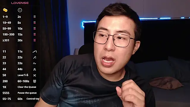 Snapshot of andrewmhilton_ chatting on November 10, 2025, 7:02 am andrewmhilton online show from November 10, 2025, 7:02 am