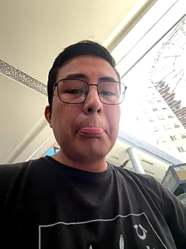 Snapshot of andrewmhilton_ chatting on January 7, 2026, 6:02 pm andrewmhilton online show from January 7, 2026, 6:02 pm