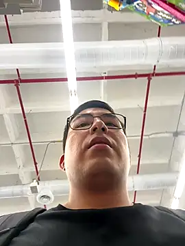 Snapshot of andrewmhilton_ chatting on December 17, 2025, 8:14 pm andrewmhilton online show from December 17, 2025, 8:14 pm