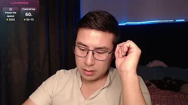 Snapshot of andrewmhilton_ chatting on December 21, 2025, 6:15 am andrewmhilton online show from December 21, 2025, 6:15 am