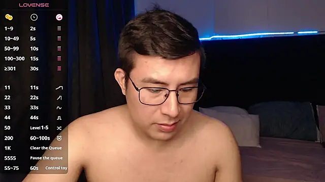 Snapshot of andrewmhilton_ chatting on November 13, 2025, 6:17 am andrewmhilton online show from November 13, 2025, 6:17 am