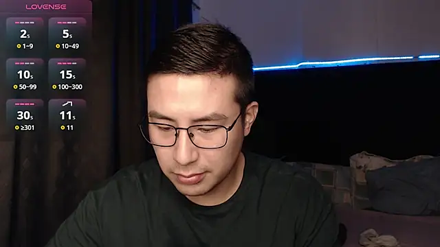 Snapshot of andrewmhilton_ chatting on December 15, 2025, 6:19 am andrewmhilton online show from December 15, 2025, 6:19 am