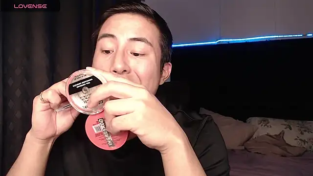 Snapshot of andrewmhilton_ chatting on January 11, 2026, 6:42 am andrewmhilton online show from January 11, 2026, 6:42 am