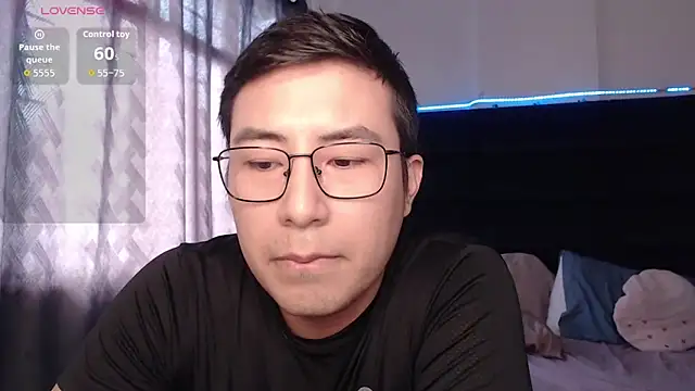 Snapshot of andrewmhilton_ chatting on January 6, 2026, 5:39 pm andrewmhilton online show from January 6, 2026, 5:39 pm