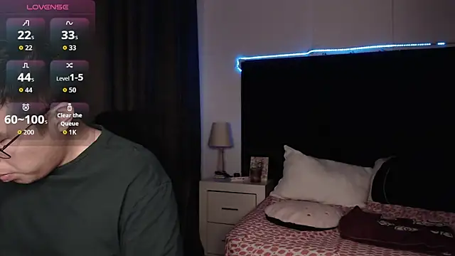 Snapshot of andrewmhilton_ chatting on February 15, 2026, 6:36 am andrewmhilton online show from February 15, 2026, 6:36 am