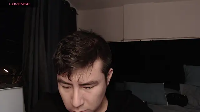 andrewmhilton  online show from October 31, 2025, 5:15 am