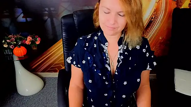 EmmaxPark online show from November 17, 2025, 6:39 am