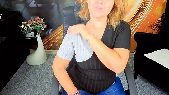 Snapshot of EmmaxPark chatting on September 17, 2025, 6:26 am EmmaxPark online show from September 17, 2025, 6:26 am