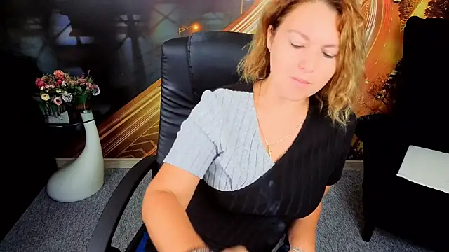 Snapshot of EmmaxPark chatting on September 23, 2025, 6:20 am EmmaxPark online show from September 23, 2025, 6:20 am