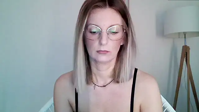 HornyJudith online show from December 17, 2024, 7:07 am