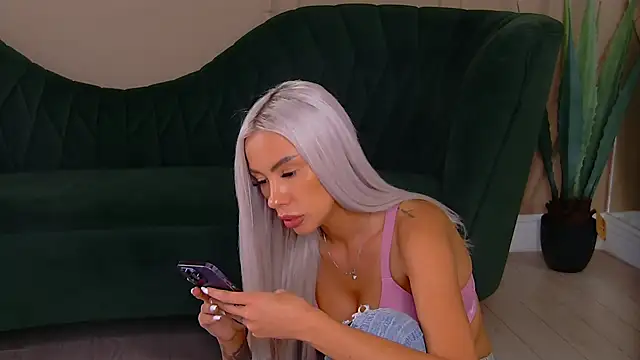 Snapshot of Bailey_Rush chatting on September 15, 2025, 2:28 pm Bailey Rush online show from September 15, 2025, 2:28 pm