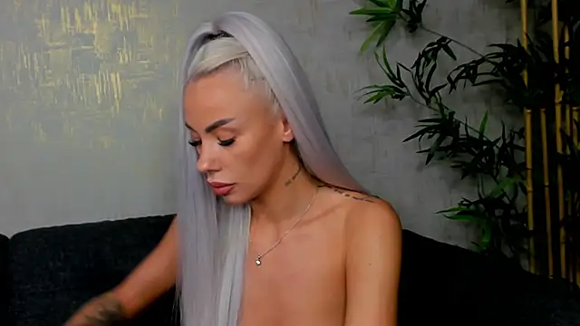 Snapshot of Bailey_Rush chatting on March 14, 2025, 11:45 am Bailey Rush online show from March 14, 2025, 11:45 am