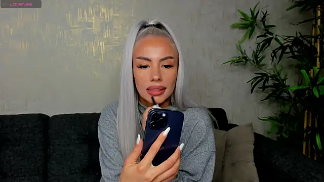 Snapshot of Bailey_Rush chatting on March 10, 2025, 12:17 pm Bailey Rush online show from March 10, 2025, 12:17 pm