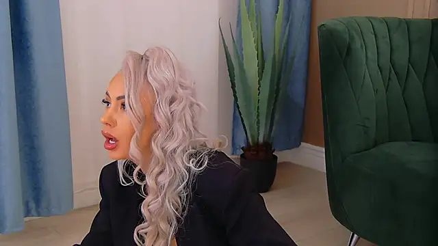 Snapshot of Bailey_Rush chatting on October 21, 2025, 1:21 pm Bailey Rush online show from October 21, 2025, 1:21 pm