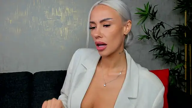 Snapshot of Bailey_Rush chatting on March 13, 2025, 12:02 pm Bailey Rush online show from March 13, 2025, 12:02 pm