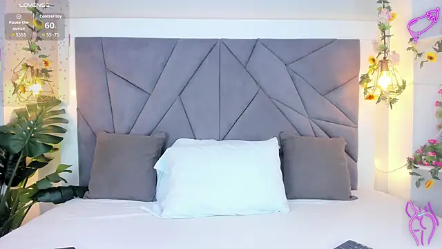 KiarhaTrixie online show from November 11, 2025, 3:12 am