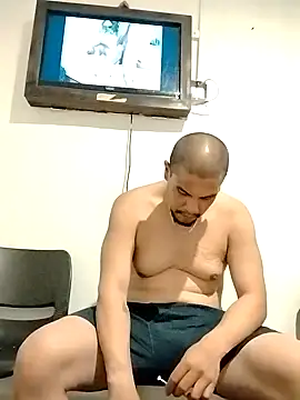 Snapshot of Stomps33 chatting on January 6, 2025, 9:54 pm Stomps33 online show from January 6, 2025, 9:54 pm