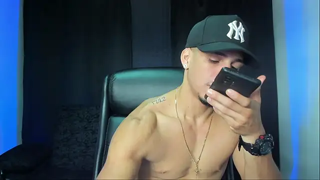 jhonnysnow17 online show from September 24, 2025, 6:14 pm