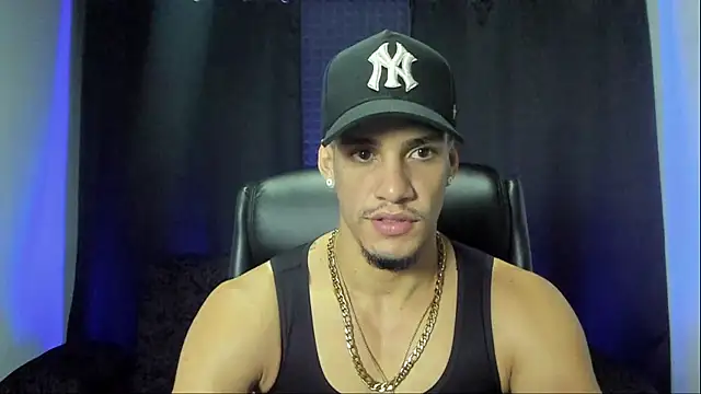 jhonnysnow17 online show from October 12, 2025, 11:06 pm