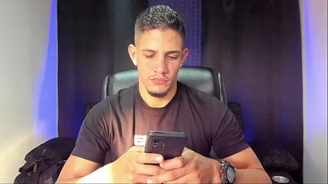 jhonnysnow17 online show from October 17, 2025, 9:49 pm