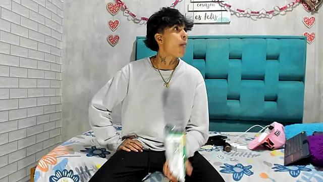 Snapshot of chicamir22 chatting on October 5, 2025, 12:01 am chicamir22 online show from October 5, 2025, 12:01 am