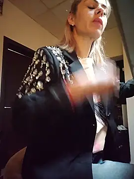 TiffanyMaze online show from June 1, 2026, 4:13 am