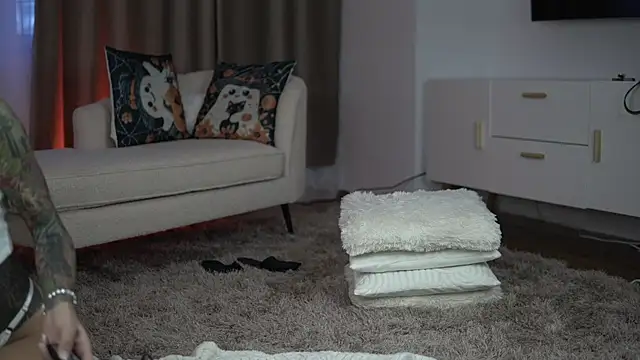 Snapshot of TiffanyMaze chatting on October 25, 2025, 8:57 am TiffanyMaze online show from October 25, 2025, 8:57 am