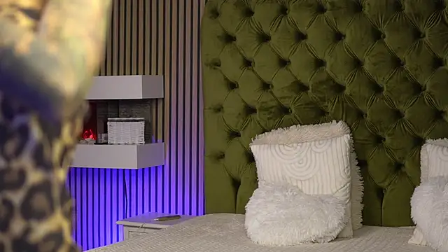 Snapshot of TiffanyMaze chatting on October 2, 2025, 6:17 am TiffanyMaze online show from October 2, 2025, 6:17 am