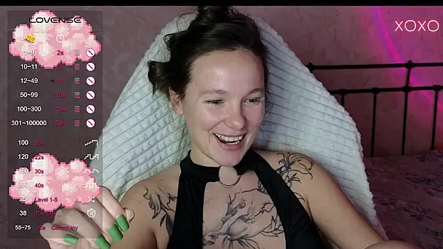 Snapshot of lil_luna_x chatting on January 10, 2025, 6:49 pm lil luna x online show from January 10, 2025, 6:49 pm