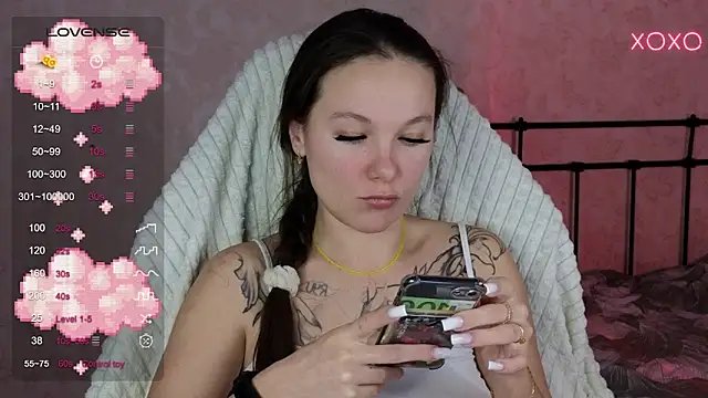 Snapshot of lil_luna_x chatting on February 26, 2025, 12:49 pm lil luna x online show from February 26, 2025, 12:49 pm