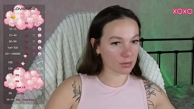 Snapshot of lil_luna_x chatting on February 17, 2025, 1:00 pm lil luna x online show from February 17, 2025, 1:00 pm