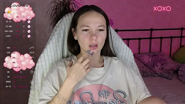 lil luna x online show from November 30, 2025, 2:07 pm