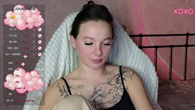 Snapshot of lil_luna_x chatting on February 13, 2025, 6:59 pm lil luna x online show from February 13, 2025, 6:59 pm