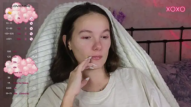 Snapshot of lil_luna_x chatting on October 23, 2025, 12:59 pm lil luna x online show from October 23, 2025, 12:59 pm