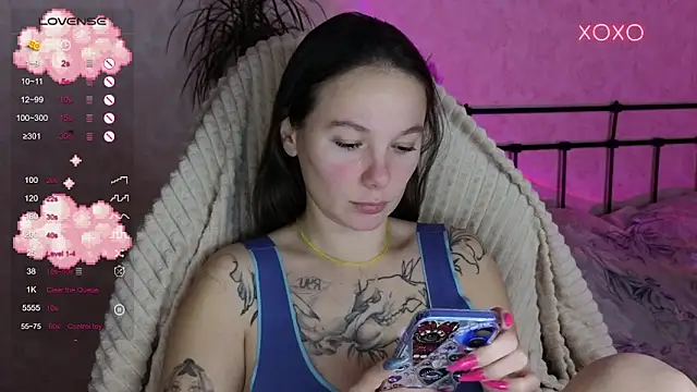 lil luna x online show from December 14, 2025, 8:36 pm