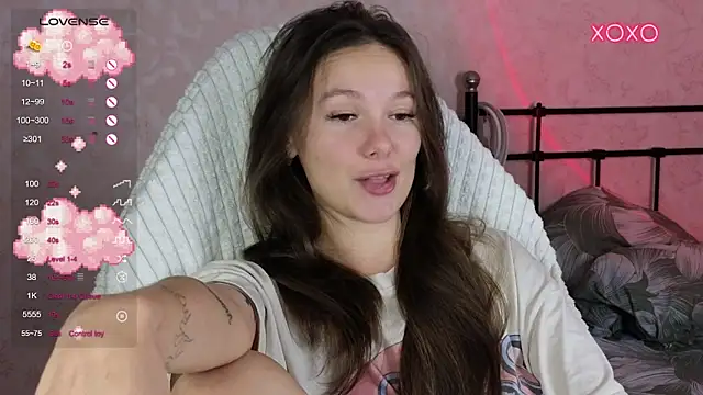 Snapshot of lil_luna_x chatting on September 20, 2025, 8:47 pm lil luna x online show from September 20, 2025, 8:47 pm