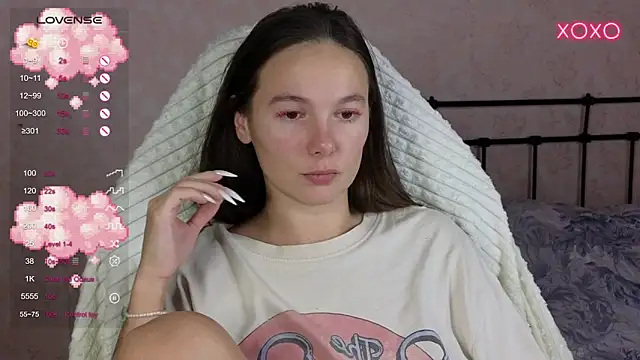 Snapshot of lil_luna_x chatting on October 8, 2025, 8:53 pm lil luna x online show from October 8, 2025, 8:53 pm