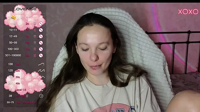 Snapshot of lil_luna_x chatting on January 8, 2025, 3:50 pm lil luna x online show from January 8, 2025, 3:50 pm