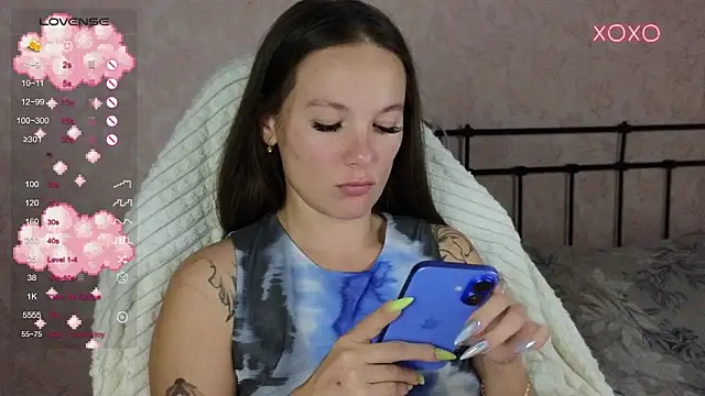 Snapshot of lil_luna_x chatting on September 10, 2025, 7:13 pm lil luna x online show from September 10, 2025, 7:13 pm