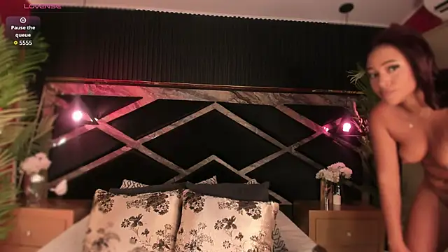 Snapshot of Aluna_sweet chatting on October 7, 2025, 7:48 pm Aluna sweet online show from October 7, 2025, 7:48 pm