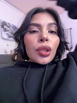GigiiStone online show from February 5, 2025, 10:33 pm