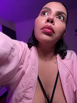 GigiiStone online show from April 8, 2026, 11:17 pm