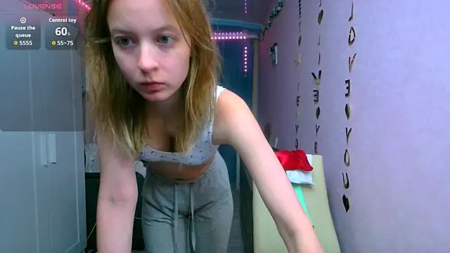   Aphrodita  wow   online show from October 4, 2025, 1:12 pm